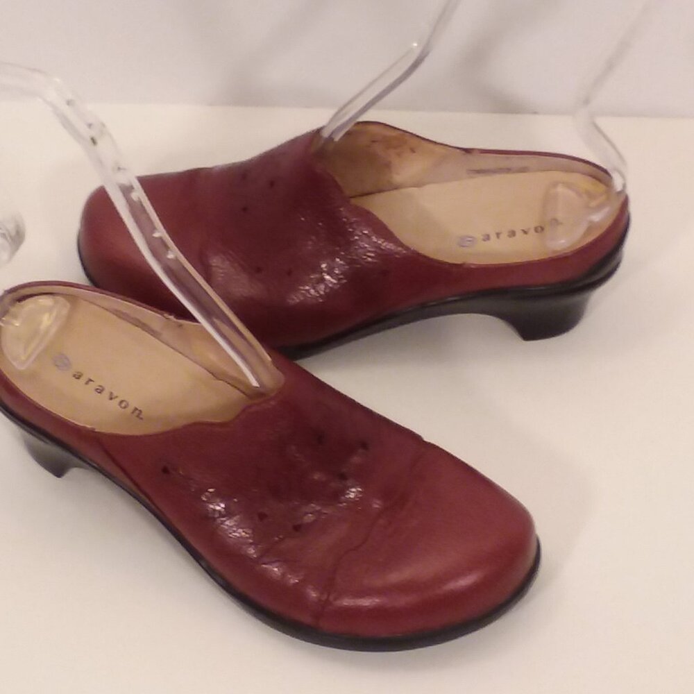 Aravon Maddie Women's Clogs Red Leather Laser Cut Slip - On Mules Shoes Size 9 B